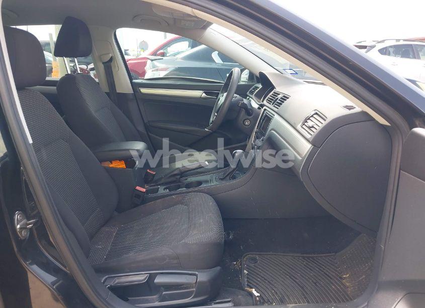 Photo 5 of 2017 Volkswagen Passat 1.8T S (VIN 1VWAT7A32HC015684)