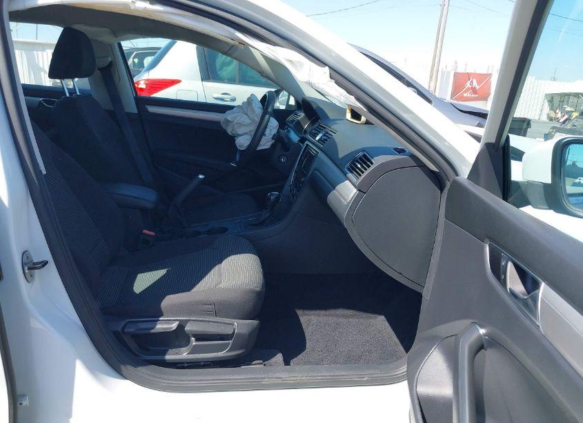 Photo 5 of 2017 Volkswagen Passat 1.8T S (VIN 1VWAT7A32HC021601)