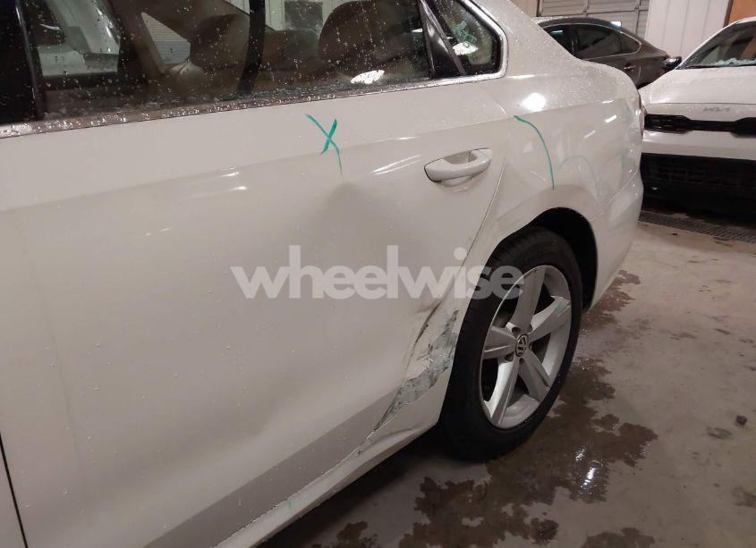 Photo 12 of 2014 Volkswagen Passat 1.8T WOLFSBURG EDITION (VIN 1VWAT7A33EC021599)