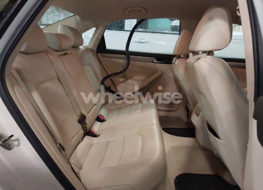 Photo 8 of 2014 Volkswagen Passat 1.8T WOLFSBURG EDITION (VIN 1VWAT7A33EC021599)