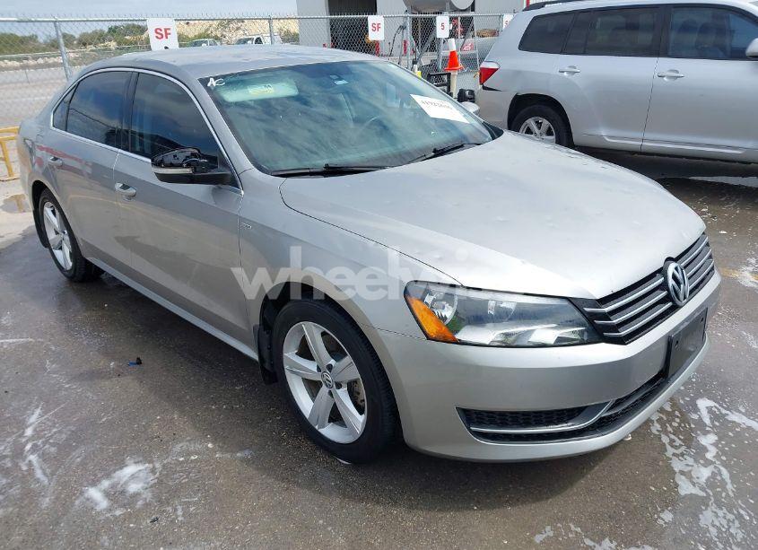 2014 Volkswagen Passat 1.8T WOLFSBURG EDITION (VIN 1VWAT7A33EC038497) main photo