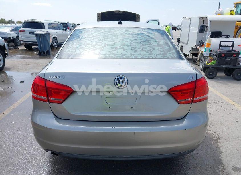 Photo 16 of 2014 Volkswagen Passat 1.8T WOLFSBURG EDITION (VIN 1VWAT7A33EC038497)