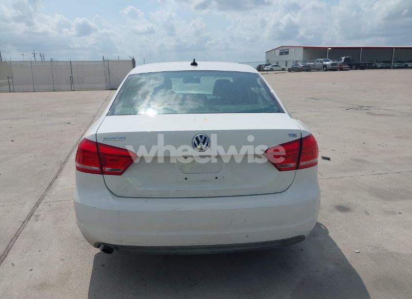 Photo 16 of 2014 Volkswagen Passat 1.8T WOLFSBURG EDITION (VIN 1VWAT7A33EC038693)