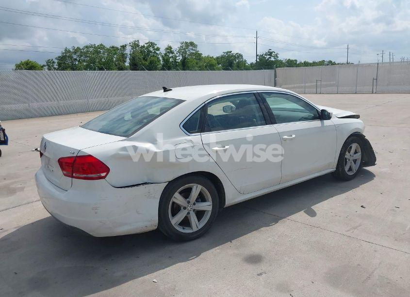 Photo 4 of 2014 Volkswagen Passat 1.8T WOLFSBURG EDITION (VIN 1VWAT7A33EC038693)