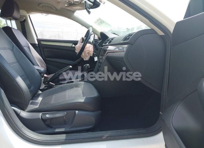 Photo 5 of 2014 Volkswagen Passat 1.8T WOLFSBURG EDITION (VIN 1VWAT7A33EC038693)