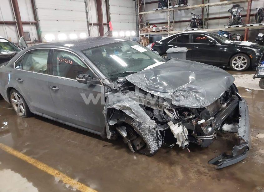 2014 Volkswagen Passat 1.8T WOLFSBURG EDITION (VIN 1VWAT7A33EC040329) main photo