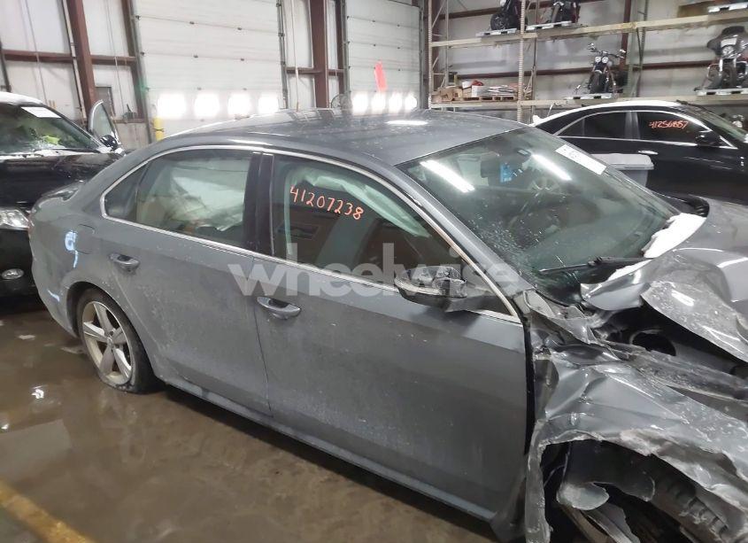 Photo 14 of 2014 Volkswagen Passat 1.8T WOLFSBURG EDITION (VIN 1VWAT7A33EC040329)