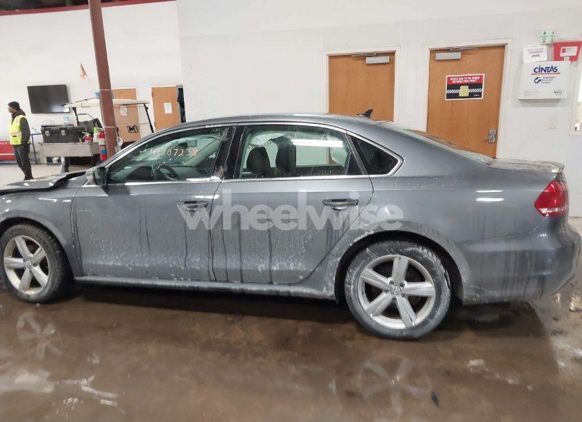 Photo 15 of 2014 Volkswagen Passat 1.8T WOLFSBURG EDITION (VIN 1VWAT7A33EC040329)