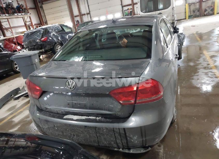 Photo 17 of 2014 Volkswagen Passat 1.8T WOLFSBURG EDITION (VIN 1VWAT7A33EC040329)