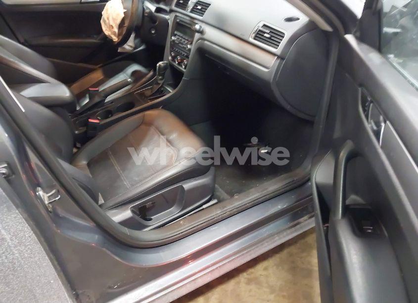 Photo 5 of 2014 Volkswagen Passat 1.8T WOLFSBURG EDITION (VIN 1VWAT7A33EC040329)