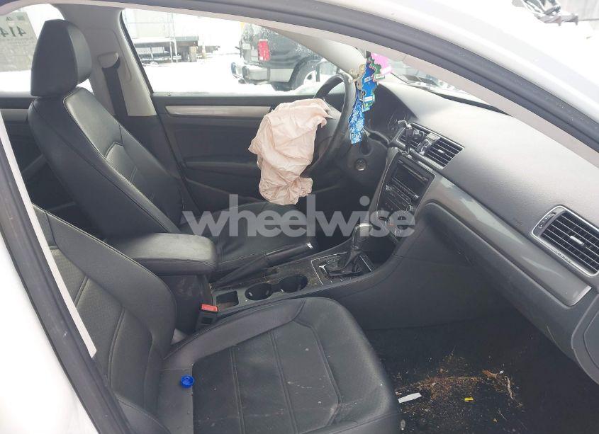 Photo 5 of 2014 Volkswagen Passat 1.8T WOLFSBURG EDITION (VIN 1VWAT7A33EC091975)