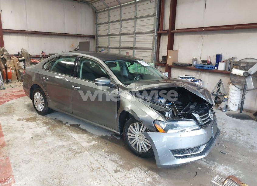 2015 Volkswagen Passat 1.8T S (VIN 1VWAT7A33FC012502) main photo