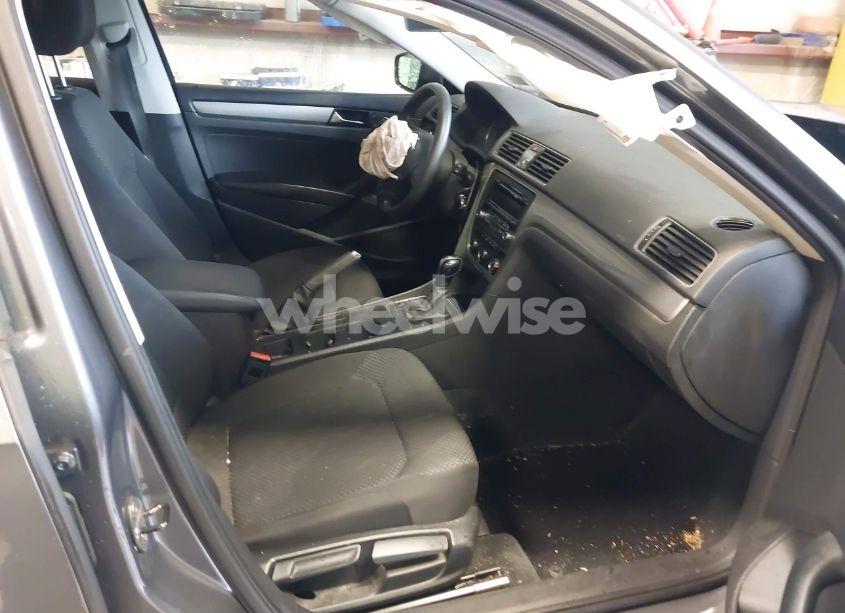 Photo 5 of 2015 Volkswagen Passat 1.8T S (VIN 1VWAT7A33FC012502)