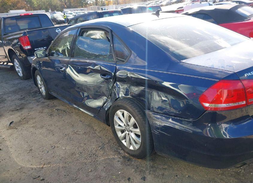 Photo 14 of 2015 Volkswagen Passat 1.8T WOLFSBURG EDITION (VIN 1VWAT7A33FC051929)