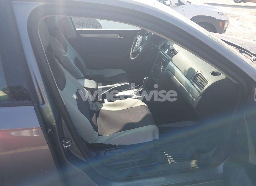 Photo 5 of 2015 Volkswagen Passat 1.8T S (VIN 1VWAT7A33FC053258)