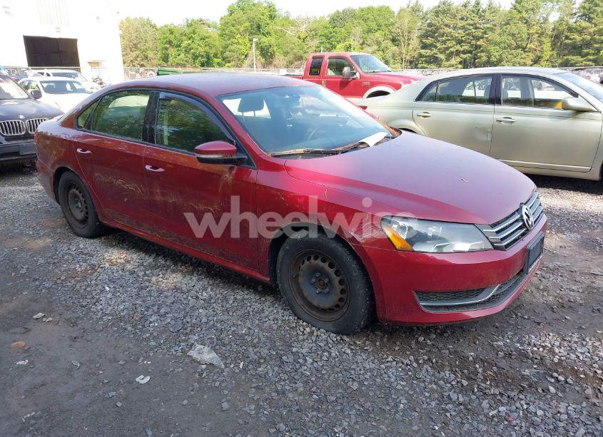 2015 Volkswagen Passat 1.8T S (VIN 1VWAT7A33FC095039) main photo