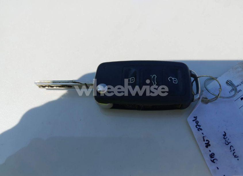 Photo 11 of 2015 Volkswagen Passat 1.8T S (VIN 1VWAT7A33FC095039)