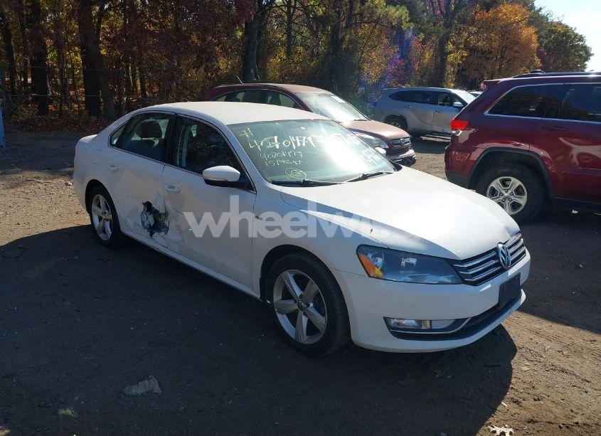 2015 Volkswagen Passat 1.8T LIMITED EDITION (VIN 1VWAT7A33FC095512) main photo