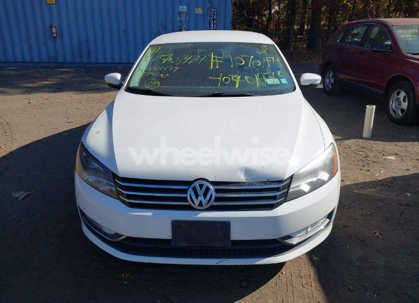 Photo 12 of 2015 Volkswagen Passat 1.8T LIMITED EDITION (VIN 1VWAT7A33FC095512)