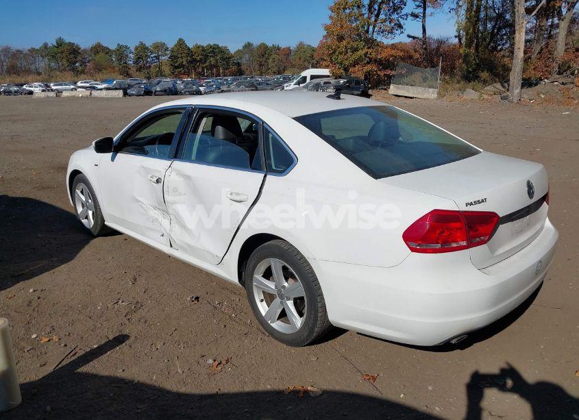 Photo 14 of 2015 Volkswagen Passat 1.8T LIMITED EDITION (VIN 1VWAT7A33FC095512)