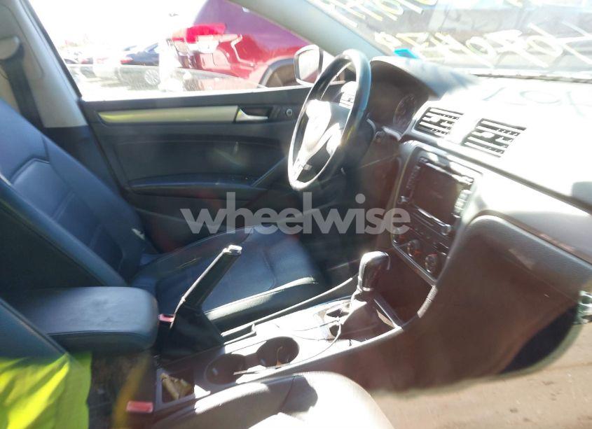 Photo 5 of 2015 Volkswagen Passat 1.8T LIMITED EDITION (VIN 1VWAT7A33FC095512)