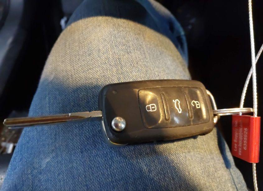 Photo 11 of 2015 Volkswagen Passat 1.8T LIMITED EDITION (VIN 1VWAT7A33FC115418)