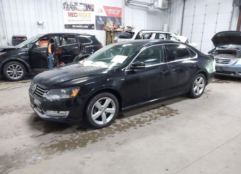 Photo 2 of 2015 Volkswagen Passat 1.8T LIMITED EDITION (VIN 1VWAT7A33FC115418)