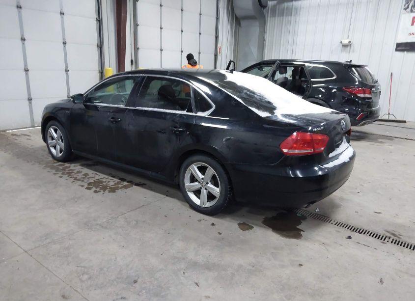 Photo 3 of 2015 Volkswagen Passat 1.8T LIMITED EDITION (VIN 1VWAT7A33FC115418)