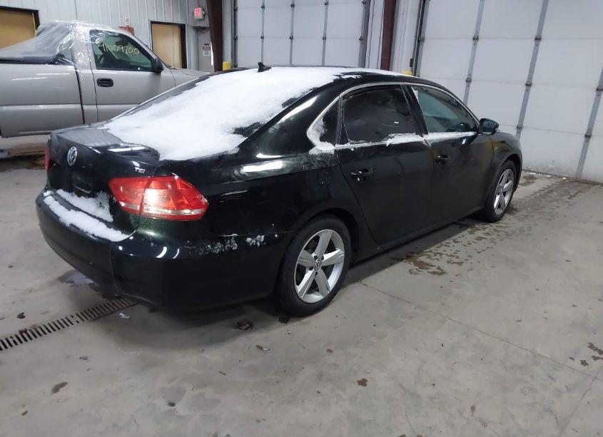 Photo 4 of 2015 Volkswagen Passat 1.8T LIMITED EDITION (VIN 1VWAT7A33FC115418)