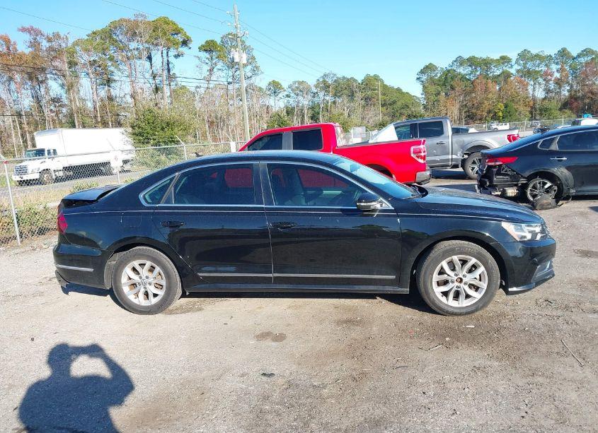 Photo 13 of 2016 Volkswagen Passat 1.8T S (VIN 1VWAT7A33GC008080)