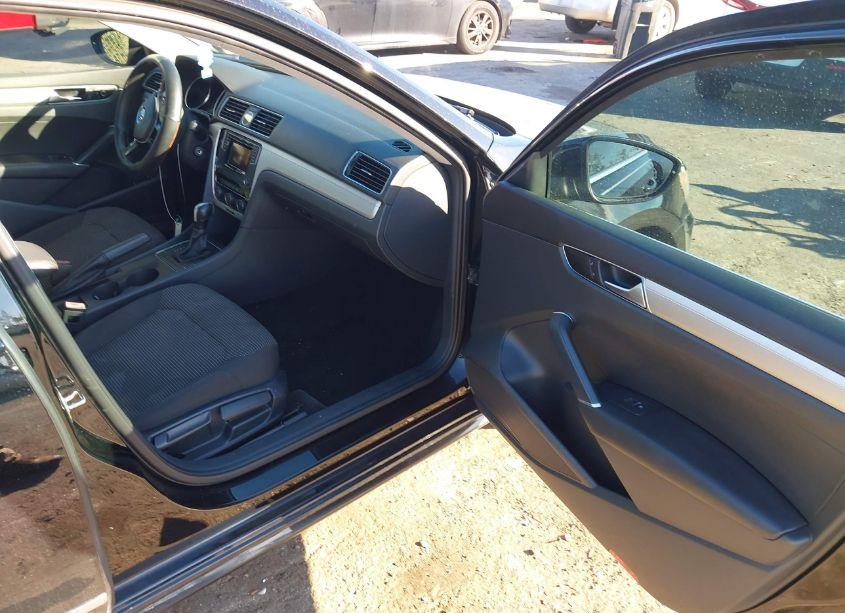 Photo 5 of 2016 Volkswagen Passat 1.8T S (VIN 1VWAT7A33GC008080)