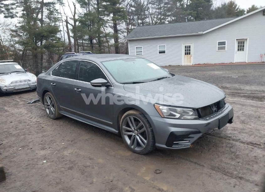 2016 Volkswagen Passat 1.8T R-LINE (VIN 1VWAT7A33GC066822) main photo