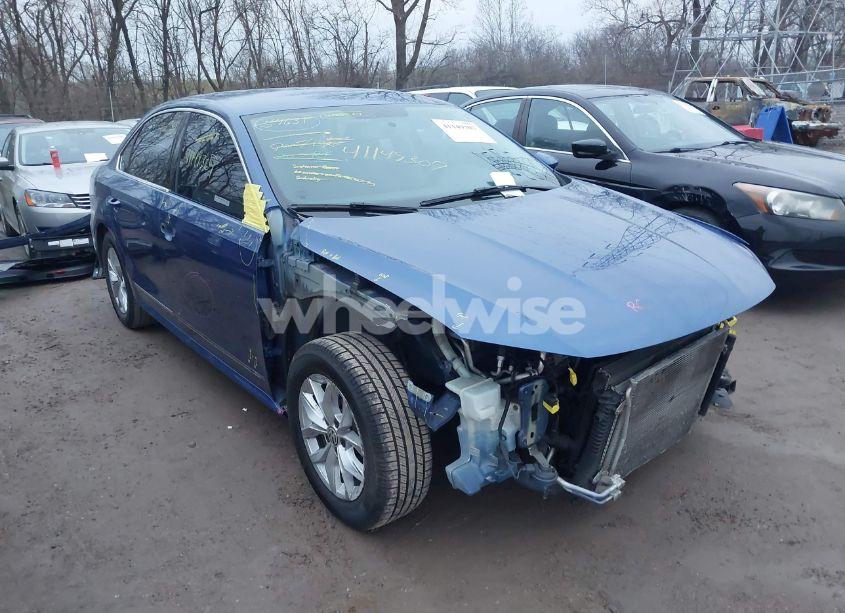 2017 Volkswagen Passat 1.8T S (VIN 1VWAT7A33HC014284) main photo