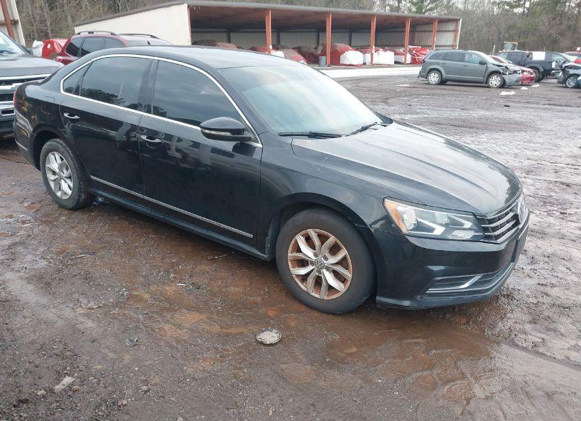 2017 Volkswagen Passat 1.8T S (VIN 1VWAT7A33HC026502) main photo