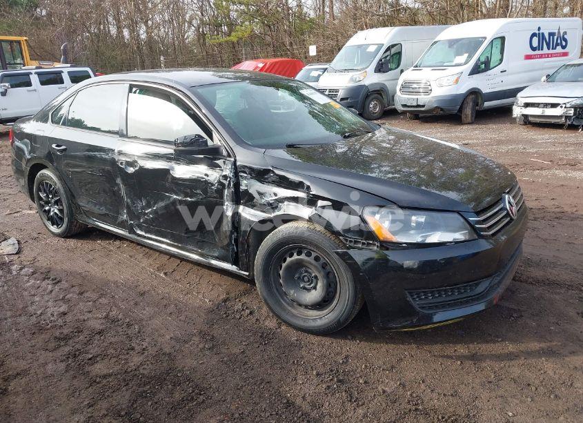 2014 Volkswagen Passat 1.8T S (VIN 1VWAT7A34EC112476) main photo