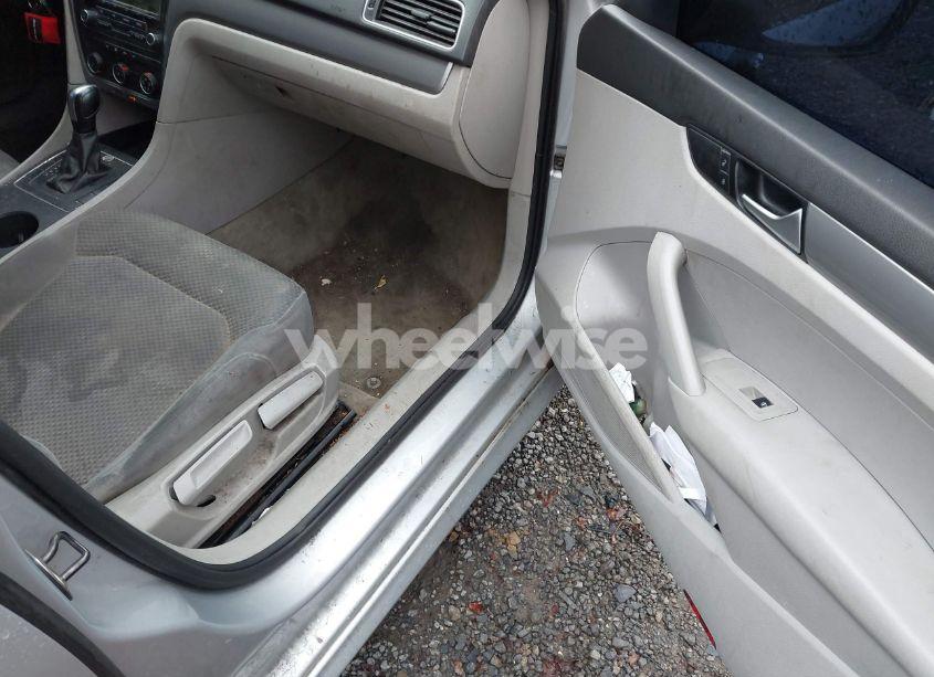 Photo 5 of 2015 Volkswagen Passat 1.8T S (VIN 1VWAT7A34FC005235)