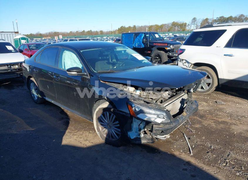2015 Volkswagen Passat 1.8T S (VIN 1VWAT7A34FC044696) main photo