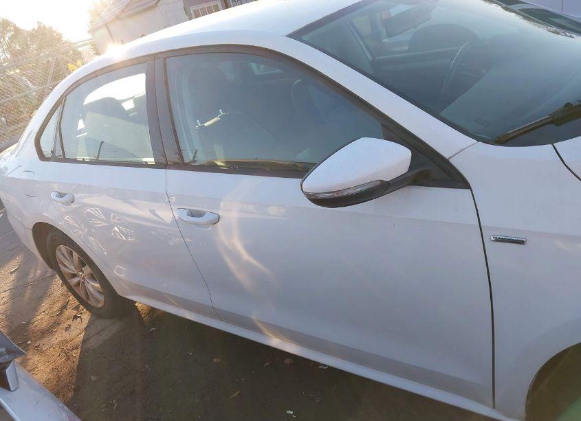 Photo 13 of 2015 Volkswagen Passat 1.8T WOLFSBURG EDITION (VIN 1VWAT7A34FC067718)