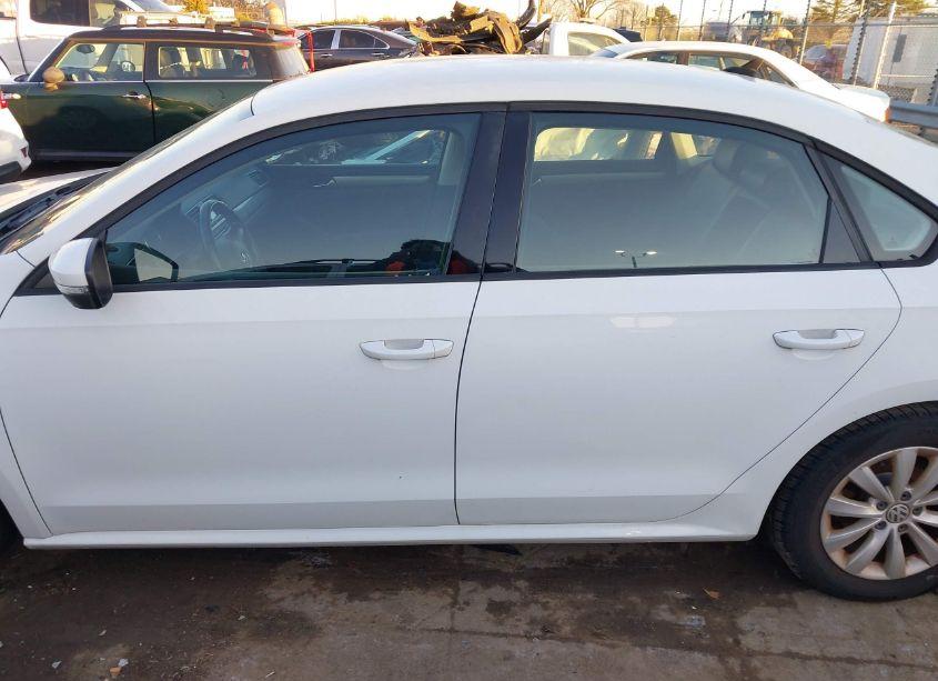Photo 14 of 2015 Volkswagen Passat 1.8T WOLFSBURG EDITION (VIN 1VWAT7A34FC067718)