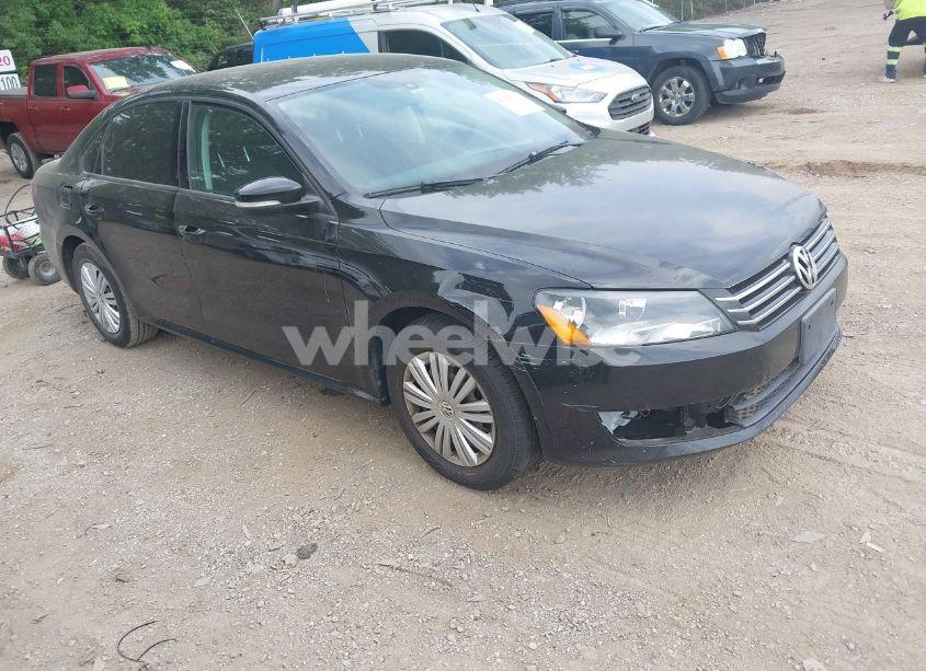 2015 Volkswagen Passat 1.8T S (VIN 1VWAT7A34FC068514) main photo