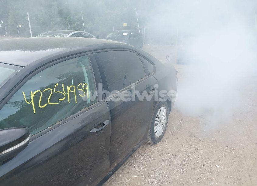 Photo 13 of 2015 Volkswagen Passat 1.8T S (VIN 1VWAT7A34FC068514)