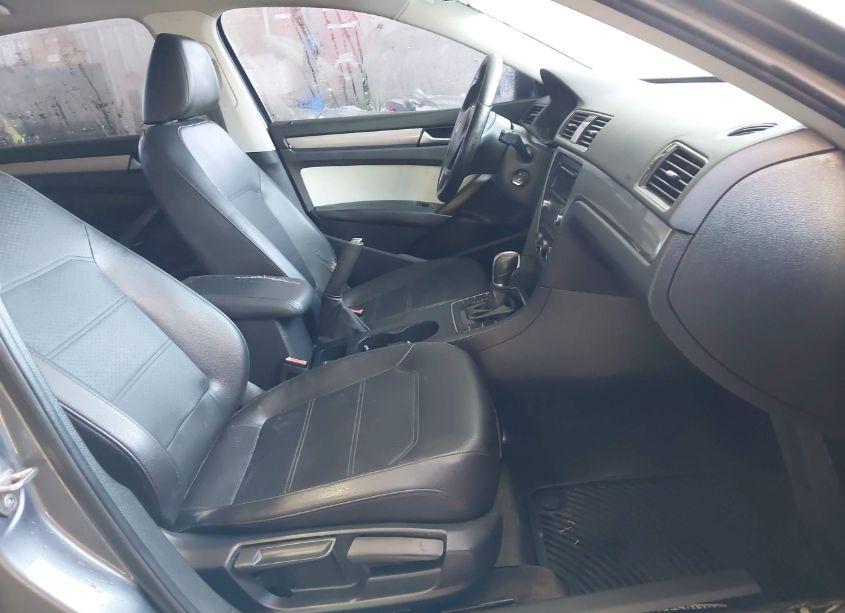 Photo 4 of 2015 Volkswagen Passat 1.8T WOLFSBURG EDITION (VIN 1VWAT7A34FC071767)