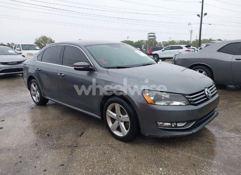 2015 Volkswagen Passat 1.8T LIMITED EDITION (VIN 1VWAT7A34FC089282) main photo