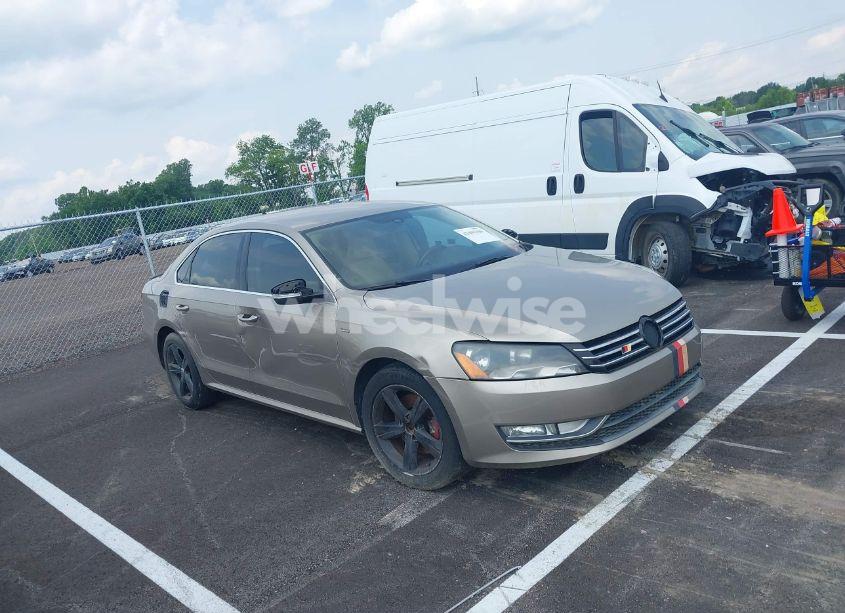 2015 Volkswagen Passat 1.8T LIMITED EDITION (VIN 1VWAT7A34FC095891) main photo