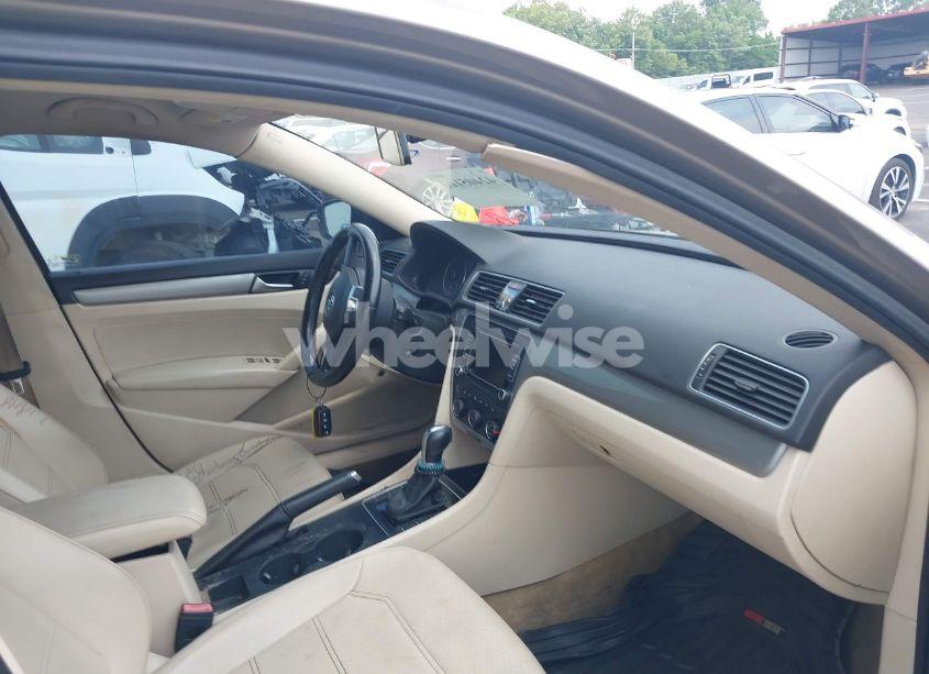 Photo 5 of 2015 Volkswagen Passat 1.8T LIMITED EDITION (VIN 1VWAT7A34FC095891)