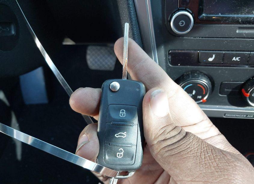 Photo 11 of 2015 Volkswagen Passat 1.8T LIMITED EDITION (VIN 1VWAT7A34FC100118)