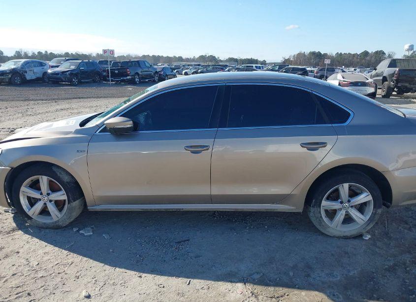 Photo 14 of 2015 Volkswagen Passat 1.8T LIMITED EDITION (VIN 1VWAT7A34FC100118)