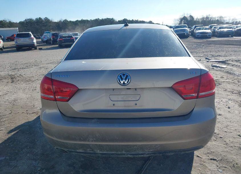 Photo 15 of 2015 Volkswagen Passat 1.8T LIMITED EDITION (VIN 1VWAT7A34FC100118)