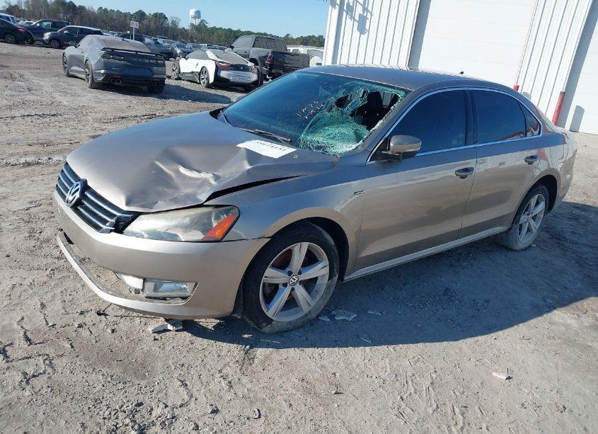 Photo 2 of 2015 Volkswagen Passat 1.8T LIMITED EDITION (VIN 1VWAT7A34FC100118)