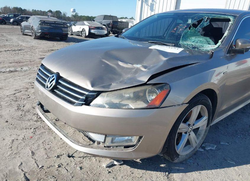 Photo 6 of 2015 Volkswagen Passat 1.8T LIMITED EDITION (VIN 1VWAT7A34FC100118)